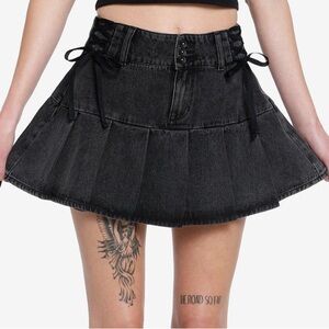 Black Lace-Up Pleated Denim Skirt